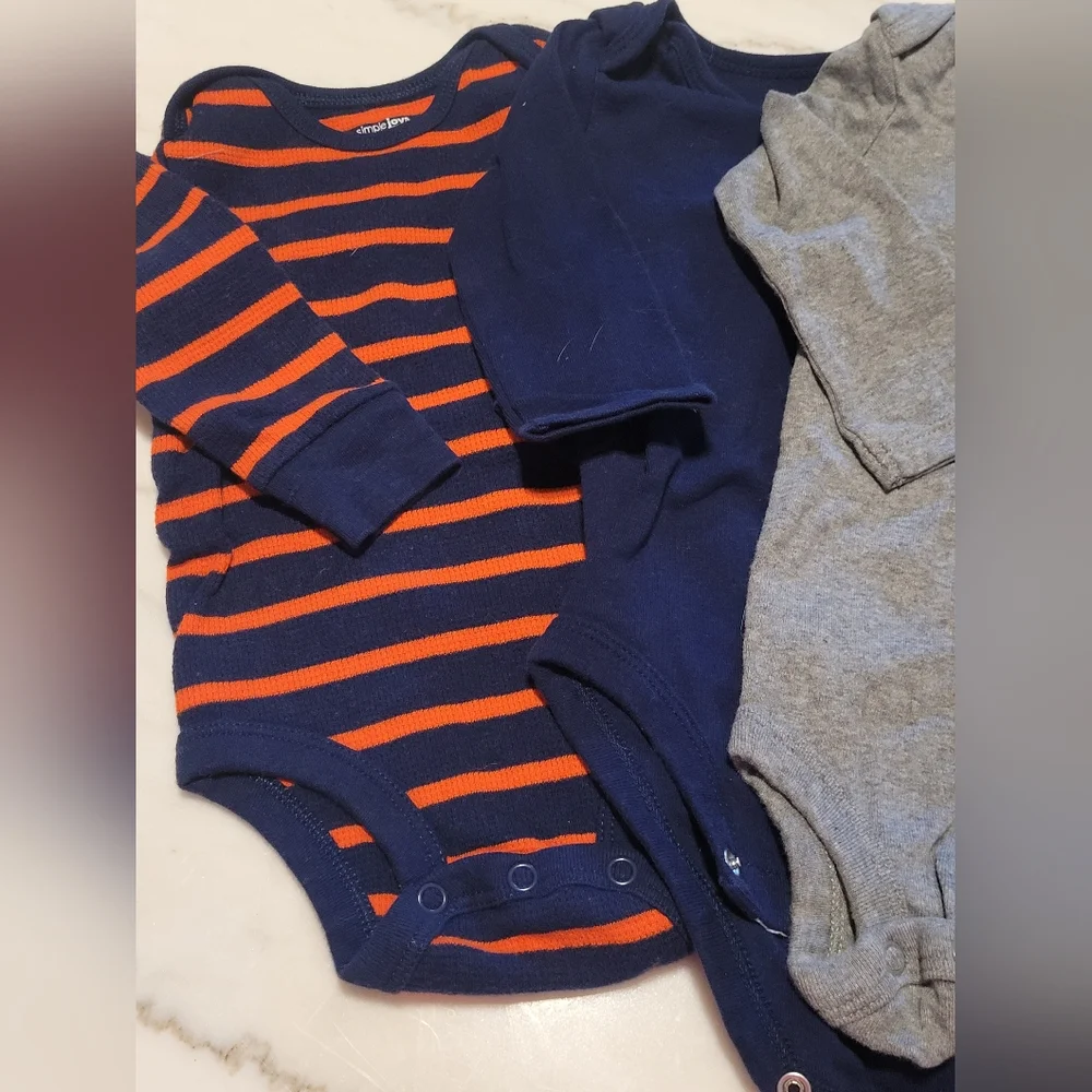 EUC Carters Infant Long Sleeve Bodysuit Bundle Stripes Bear Print 3 To 6 Months